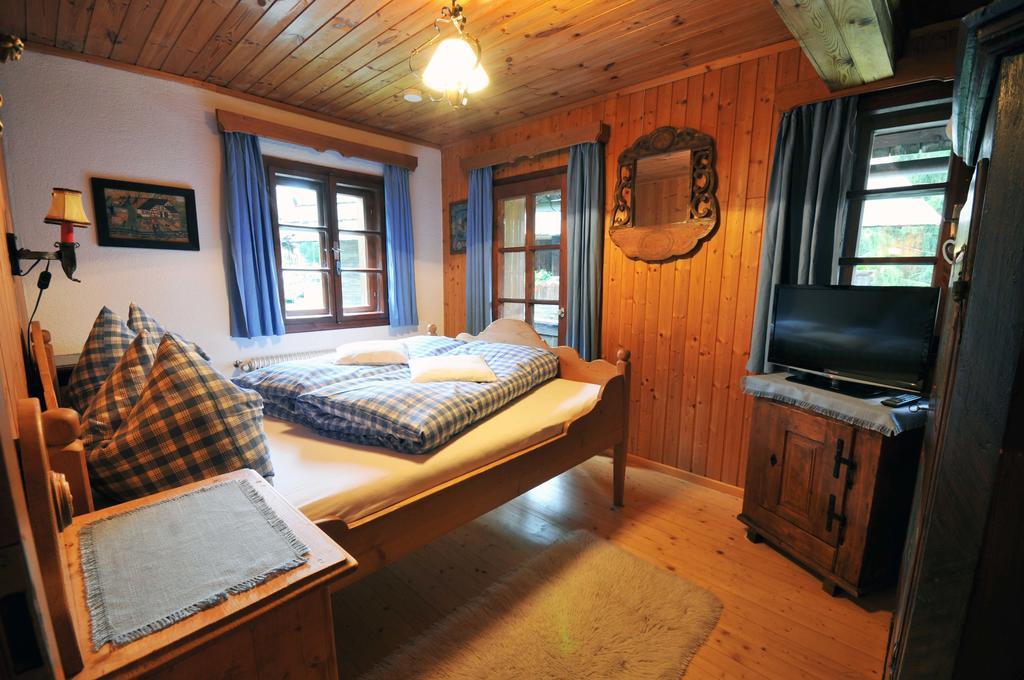 Haus Am Bach Villa Бад Клайнкирххайм Стая снимка